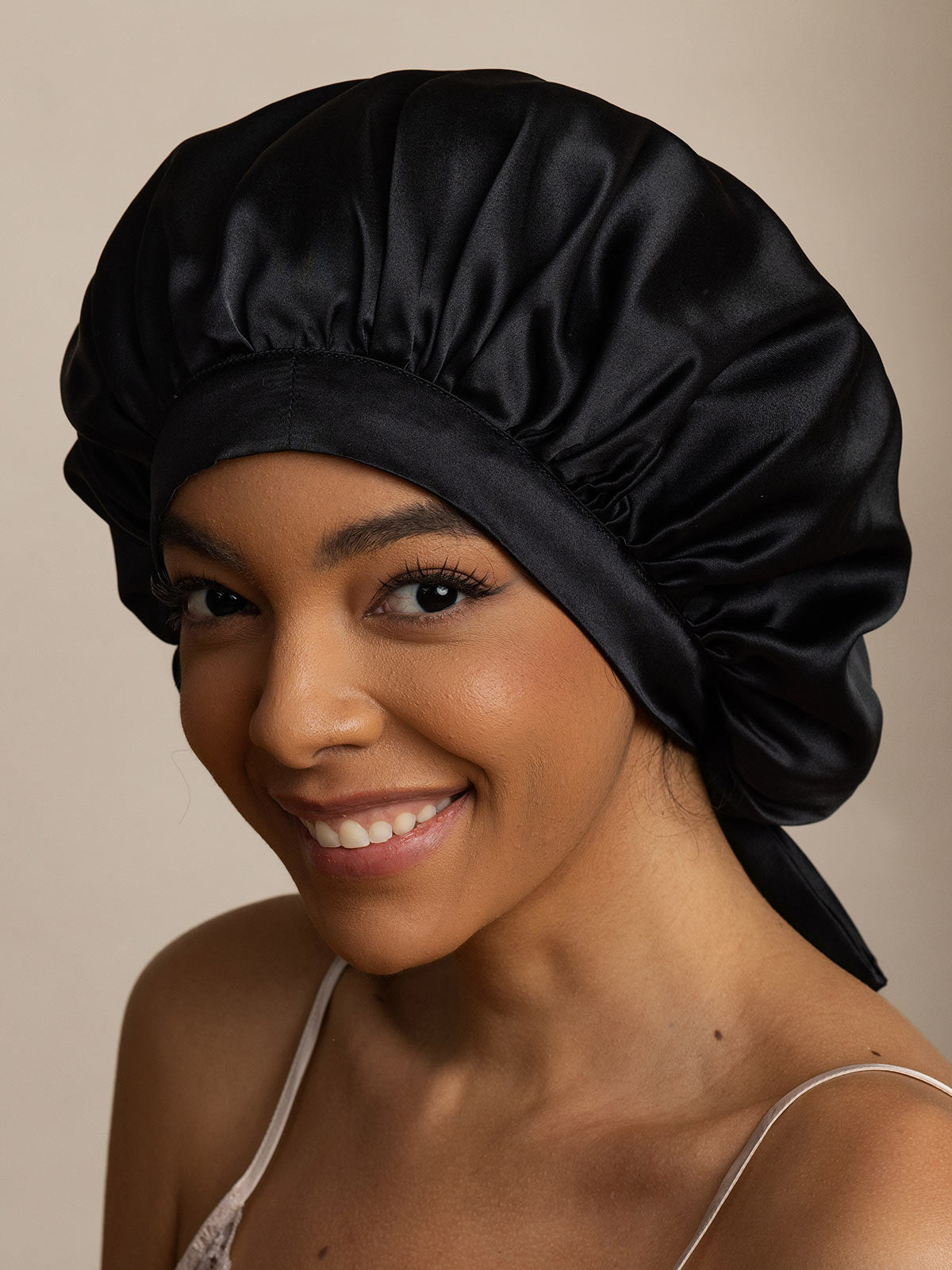 Damen Mulberry Silke Haube mit langen Bändern