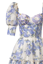 Vestido femenino con mangas transparentes y voluminosas de Hydrangea